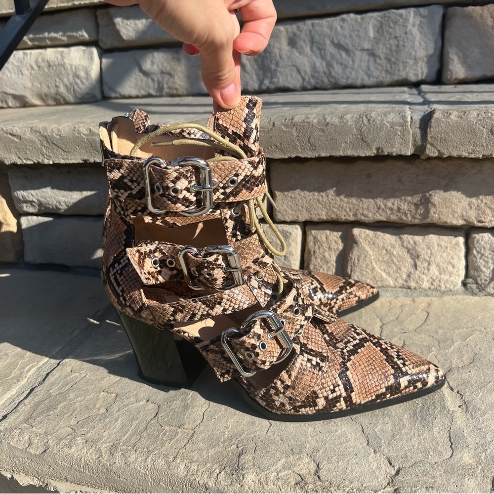 Mackin J faux leather snake print lace up buckle ankle heeled boots Sz 10